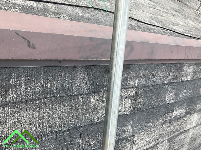 固定釘が抜けかけています