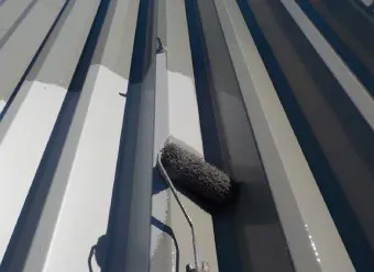 折板屋根を塗装で補修