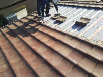 瓦を積み直し中03