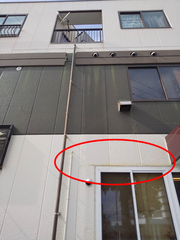 長泉町 1階店舗サッシ廻りから雨漏りのためコーキングで応急処置