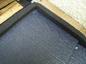 雨押えにも胴縁を設置しシーラーを入れて板金役物を取り付ける