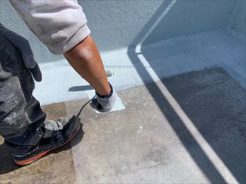 一度目のウレタン塗膜防水層