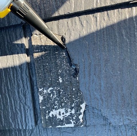 コーキングを使ったスレート屋根の補修