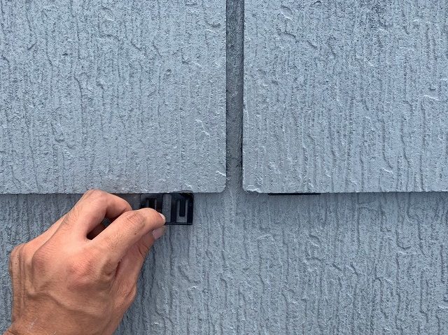 タスペーサーを取り付けている様子