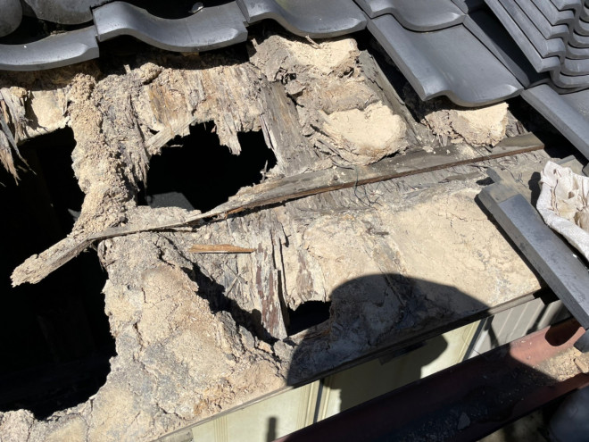 春日井市の谷樋からの雨漏り修理