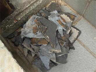 落下した屋根材