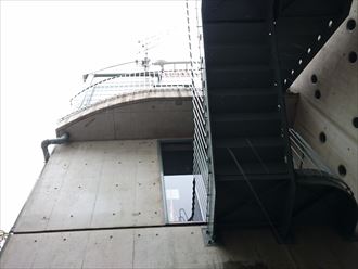 雨漏りを起こしたビルの調査