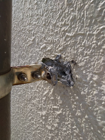 長泉店舗雨漏り竪樋金具