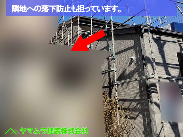 02．名古屋市中区　カバー工法　隣地への落下防止も担っています。