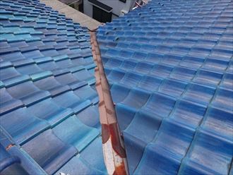 錆びの広がった谷板金