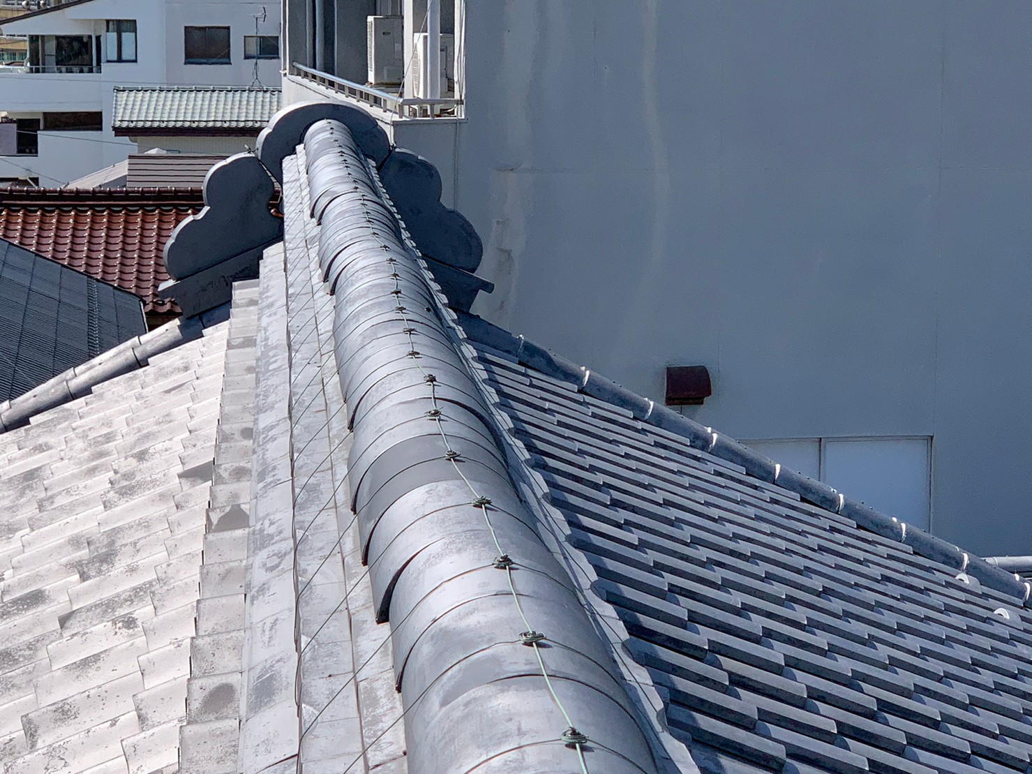 守山区で棟冠のズレた様子