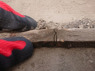 経年によるひび割れ