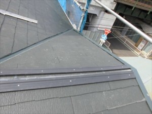 棟板金の下地には樹脂製タフモックを使用