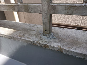 ドリルで穴開け