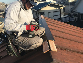 新しい棟板金