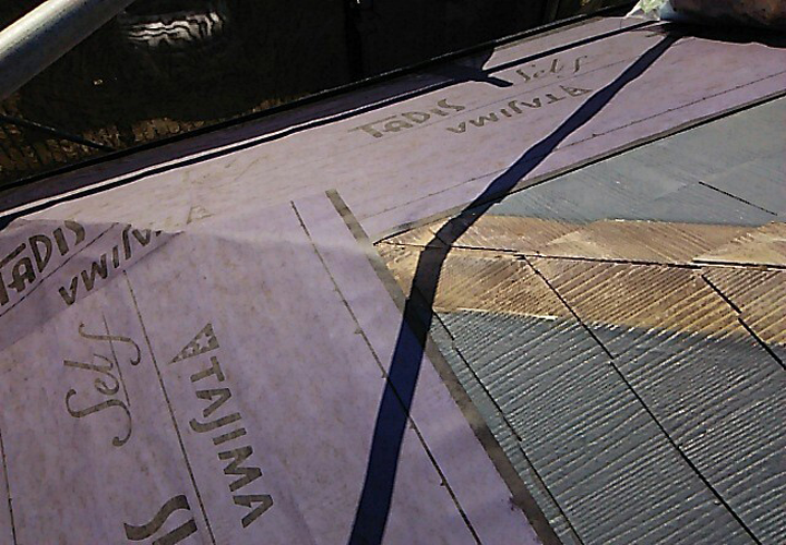 防水紙（ルーフィング）を敷いていきます！