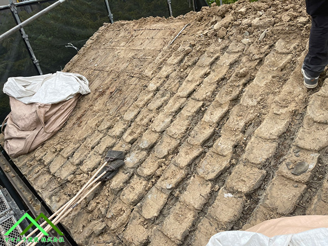 屋根土を取って行きます