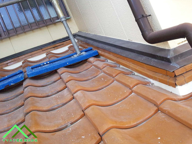 壁際棟瓦下の漆喰