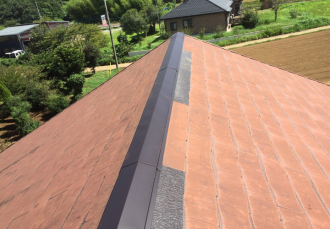山武市埴谷で破損したスレートを差し替え、棟板金交換工事を行い雨漏りの不安を解消