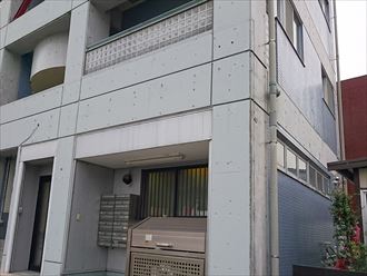 雨漏りを起こした5階建てのビル