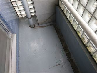 ベランダの排水口を確認