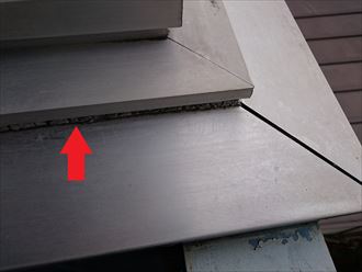 サッシ廻りには隙間が出来ていました