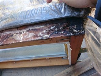 天窓の枠はかなり腐食していました