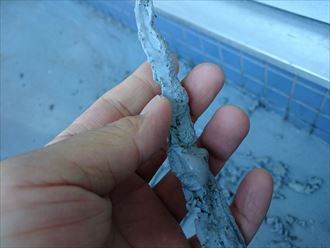 傷んだシーリング材