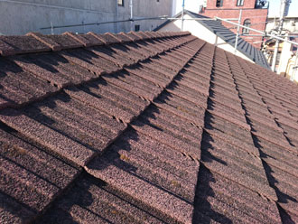 セメント瓦の屋根です