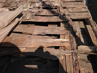 腐食していることがわかります