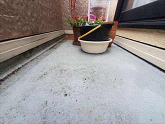 市川市大和田にて雨漏りを起こさないようバルコニーの防水層劣化を確認！