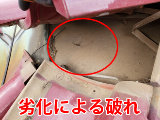 防水紙の劣化による破れ