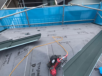 屋根葺き替え工事　スーパーガルテクト設置