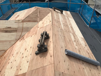 屋根葺き替え工事　野地板増し張り