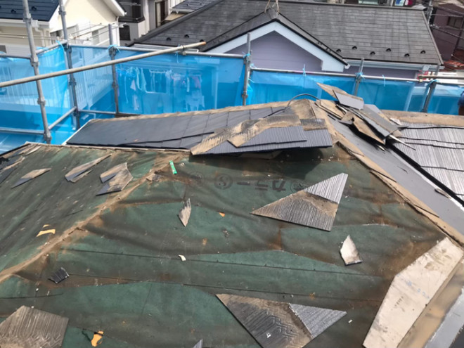 屋根葺き替え工事　屋根材撤去