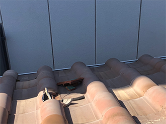 別の場所でも粘土瓦が破損