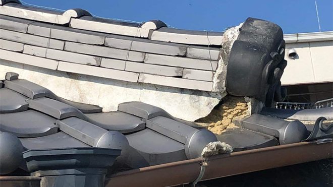 吹田市で瓦の割れや漆喰の剥がれ、雨漏りとその危険が高い兆候を確認