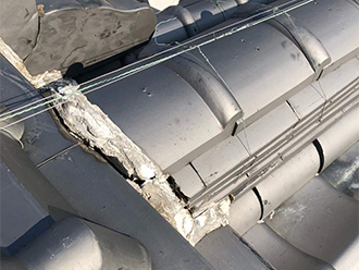 接合部の漆喰にもヒビ