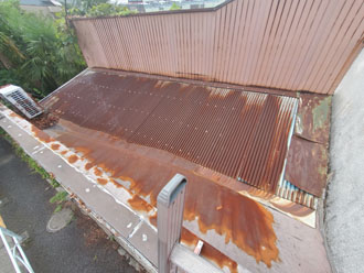 錆の出た屋根