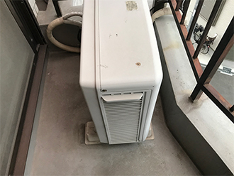 色褪せたベランダ床面