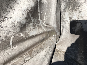 歪みの激しい防水シート