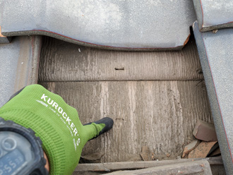防水紙のカッターから浸水している