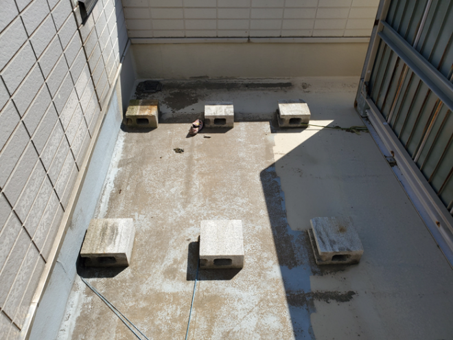 目黒区中町でバルコニーからの雨漏りをウレタン防水工事で改善します