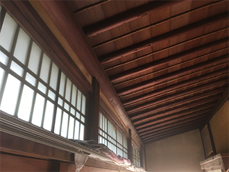 タオルで雨漏りを養生