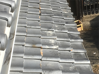 他にも葺き土がこぼれた屋根