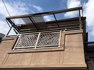 ベランダの破損した波板