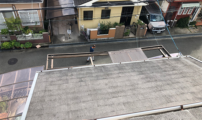 吹田市青山台でベランダの庇破損の点検もスレート屋根に雨漏りの危険が