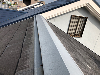 棟板金にも浮きかけた箇所が