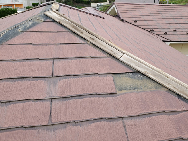 棟板金が飛散したので交換工事を行う