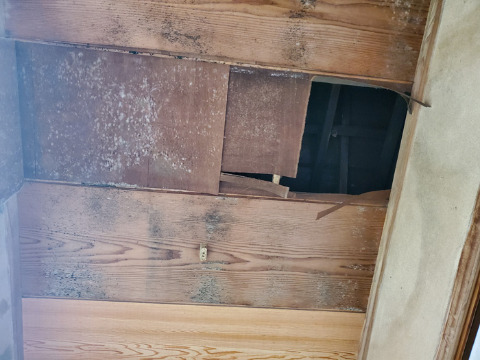 白井市七次台で瓦屋根の漆喰剥がれと下屋付近からの雨漏り